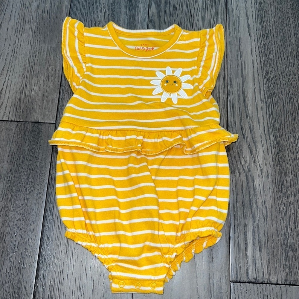 Cat & jack girl sleeveless sunflower striped ruffle, romper/onesie